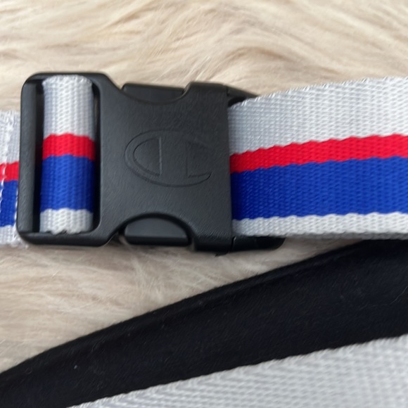 Champion multipurpose belt bag with adjustable strap and buckle - Picture 3 of 4